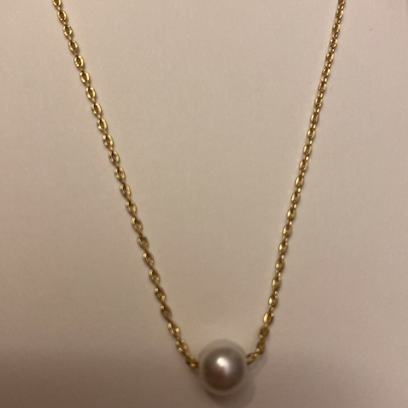 Gold plated and faux pearl adjustable necklace. 16- 18 inches NWT - Picture 1 of 4